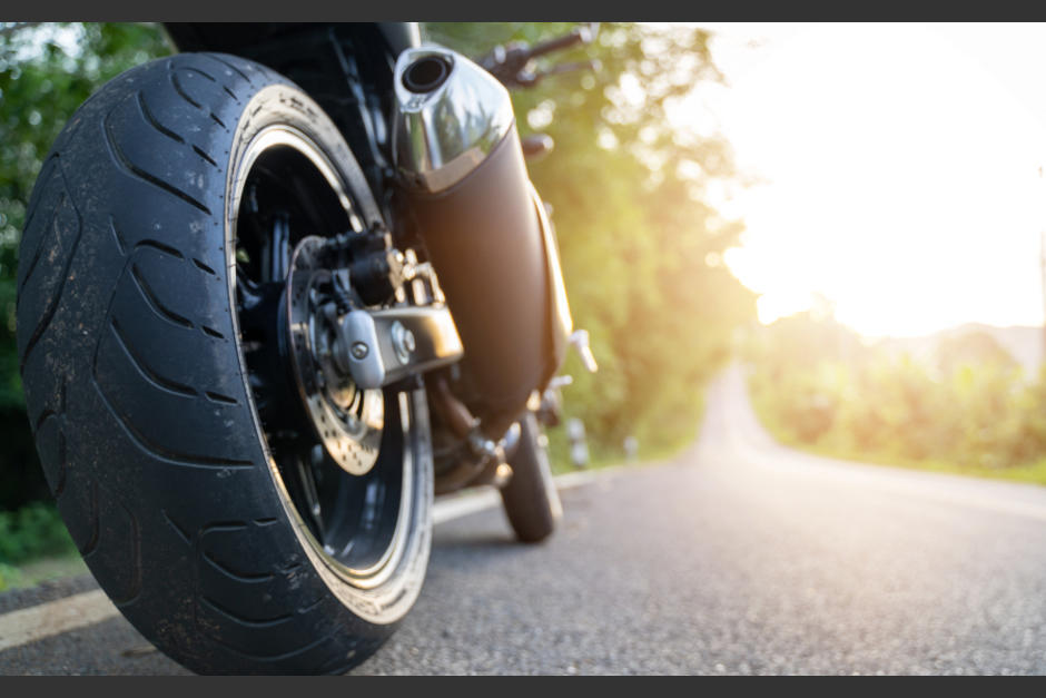 Un motorista atropella a un peatón en una calle del barrio San Sebastián en San Pedro Carchá. (Foto: Shutterstock)