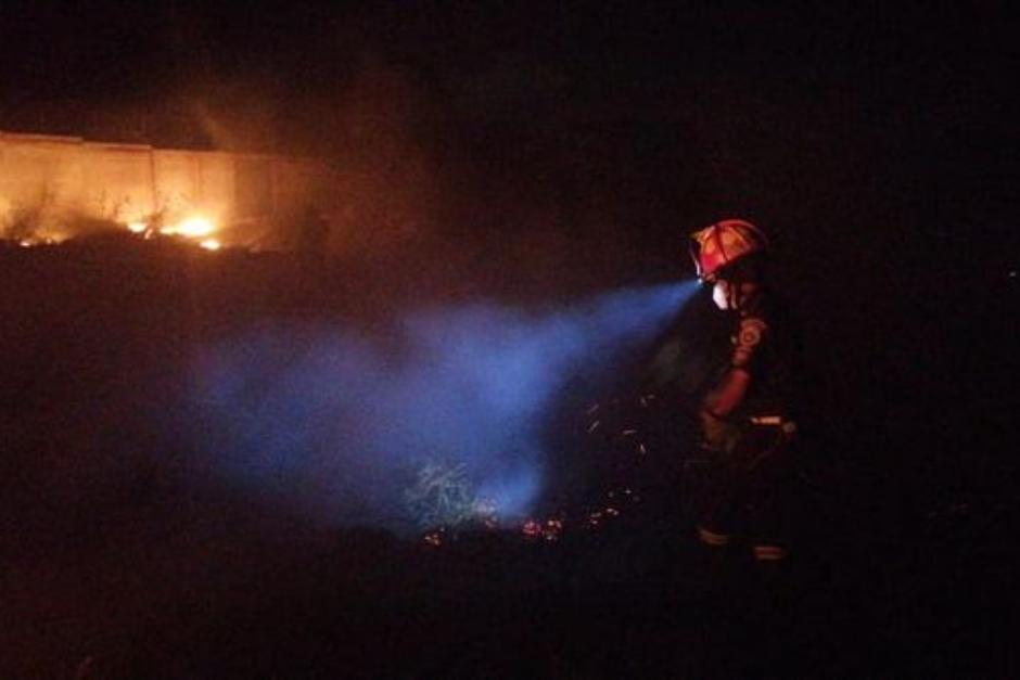 Un incendio se reportó en el vertedero de AMSA el domingo 28 de noviembre. (Foto: Facebook Autoridad del lago de Amatitlán) 