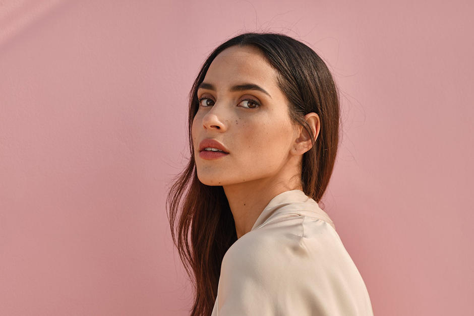 Adria Arjona habló de su herencia guatemalteca y de los barriletes. (Foto: Instagram/Adria Arjona)