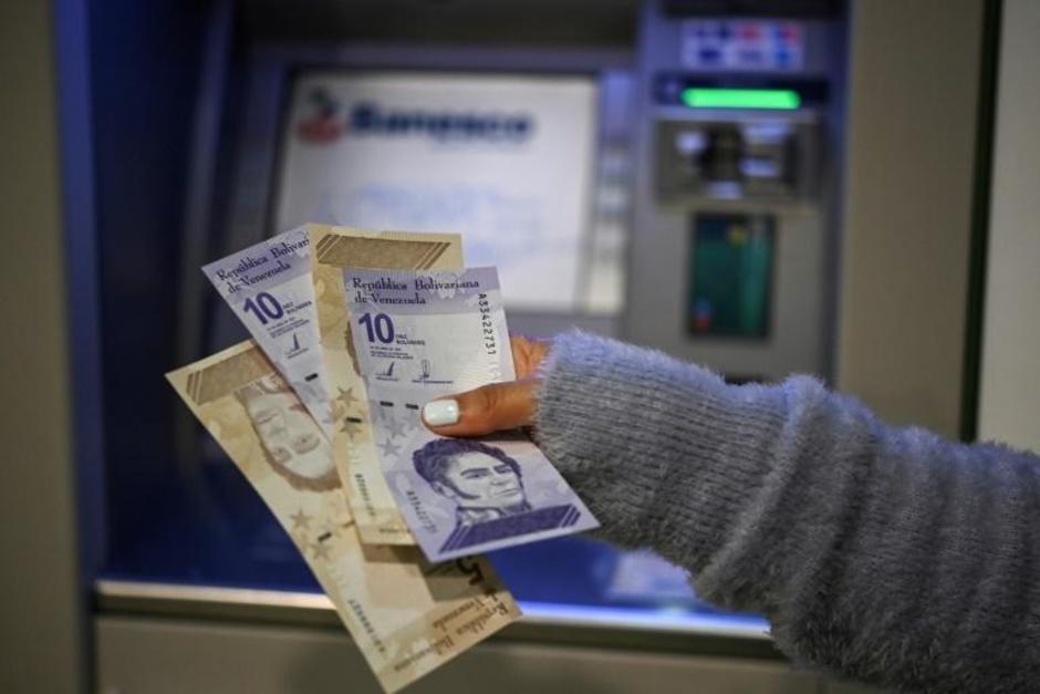 La cotización oficial del dólar pasó de 4,18 millones de bolívares el jueves a 4,18 el viernes. (Foto ilustrativa: Yahoo)