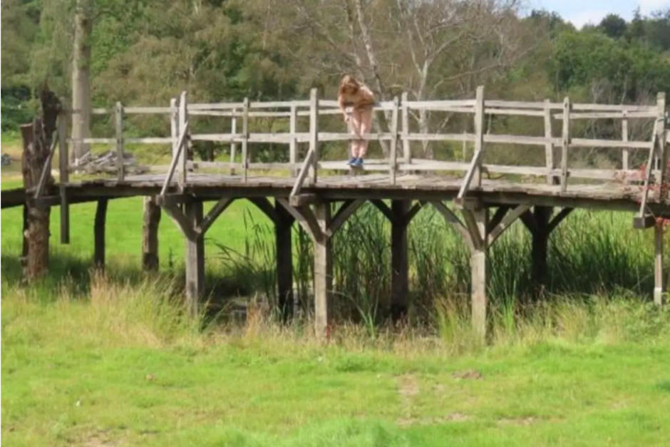 El puente es la base central en la historia. (Foto: Summer's Place Auctions)