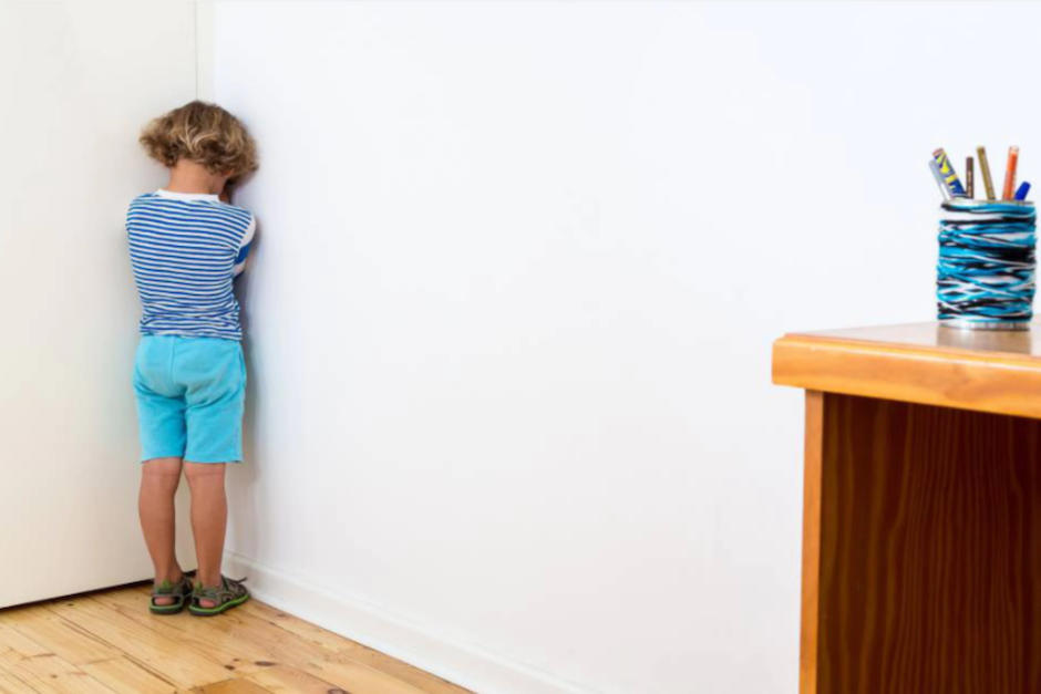 Un estudio afirma que las personas que recibieorn este castigo en la niñez son más propnesas a desarrollar estas enfermedades emocionales. (Foto: AFP)