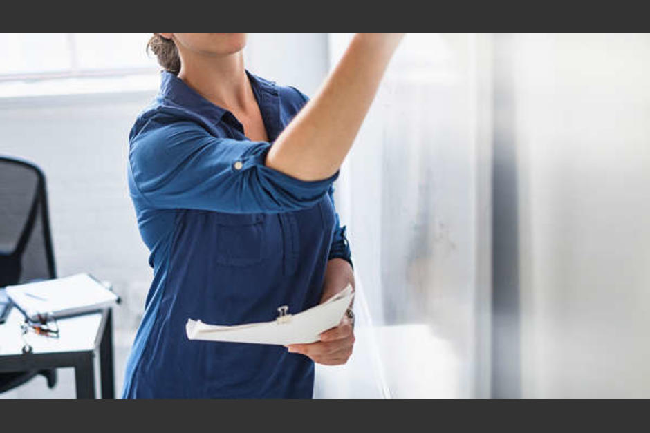 La maestra sufrió fuertes golpes que tubo que ser hospitalizada. (Foto: servicios)