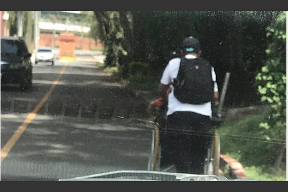 La pareja vende dulces en zona 14 y viven en por el Trébol. (Foto: Twitter)