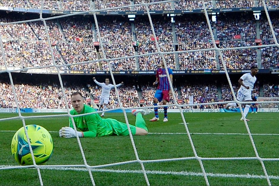 El Real Madrid se impuso al Barcelona en el Camp Nou que no logra convencer a su afición. (Foto: AFP)