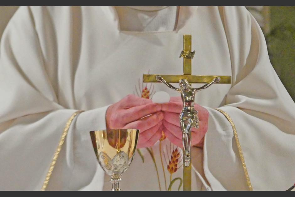 Un sacerdote solicitó a un hombre que no portaba mascarilla que se retirara de la misa, en Estados Unidos. (Foto: Archivo/Soy502)
