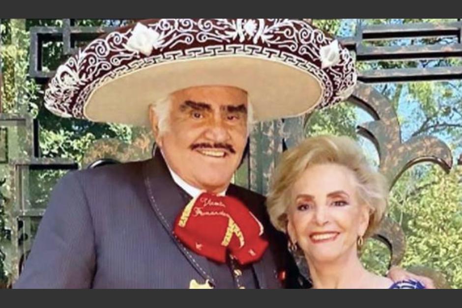La esposa de Vicente Fernández hizo una petición especial a los médicos que están tratando al artista. (Foto: Instagram)