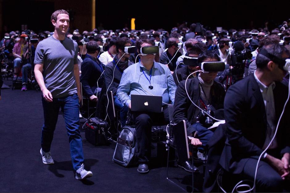 Todo esto se llevará a cabo con cascos virtuales, gafas y tecnología portátil que está desarrollando la empresa. (Foto: Mark Zuckerberg)