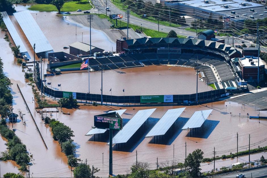 El estadio de béisbol de la doble A de los Yankees se inundó tras el paso de la tormenta. (Foto: Sports Center)