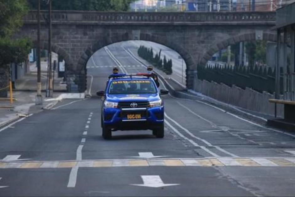 Para poder movilizarse en la vía pública durante el toque de queda hay que portar un permiso. (Foto: archivo/Soy502)