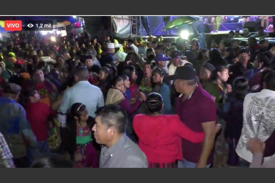 Sin miedo al Covid-19 ni a las autoridades, en Quiché vuelven a romper el toque de queda. (Foto: captura de pantalla)