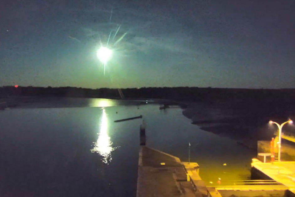 Un meteorito iluminó el cielo francés. (Foto: redes sociales)