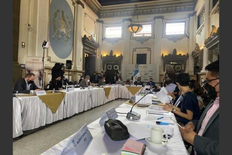 Por más de una hora, los jefes de bloque han estado debatiendo la iniciativa de ley para la ayuda por el covid. (Foto: archivo/Soy502)