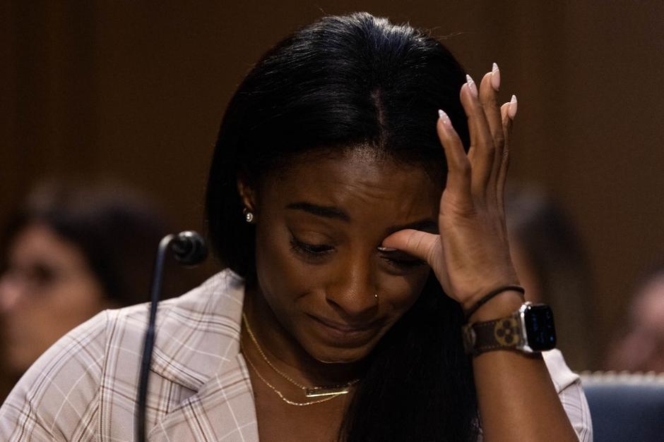 Simone Biles y otras gimnastas víctimas de abusos sexuales muy críticas del FBI y las autoridades deportivas. (Foto: AFP) 