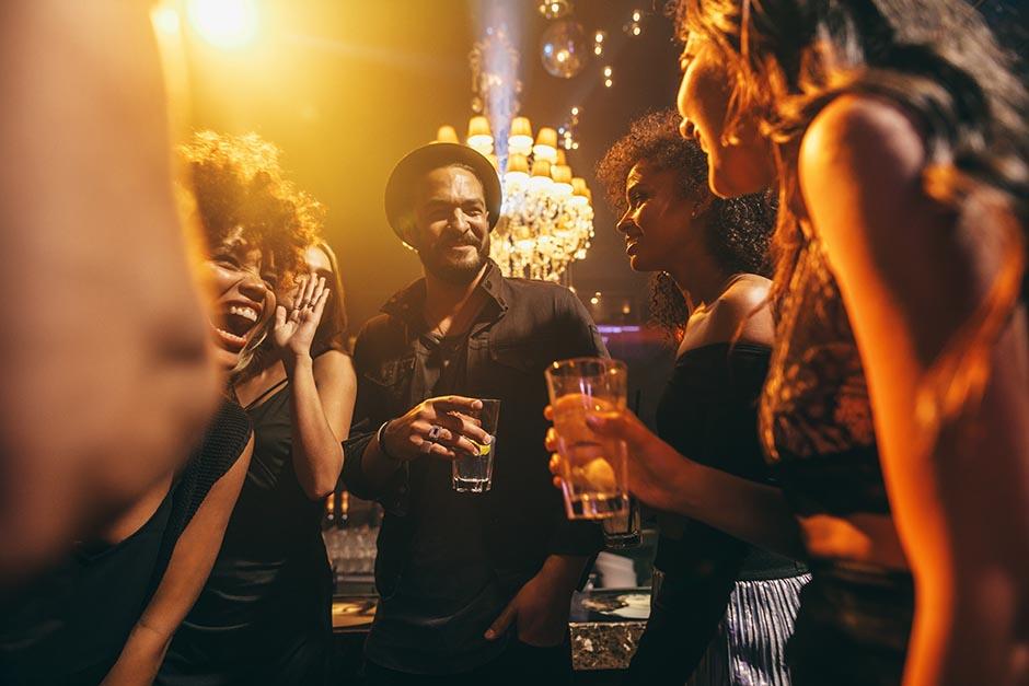 La PNC ejecutó una captura masiva de personas que infringían la Ley Seca en un centro nocturno de la zona 10 de la ciudad de Guatemala. (Foto ilustrativa: Shutterstock)