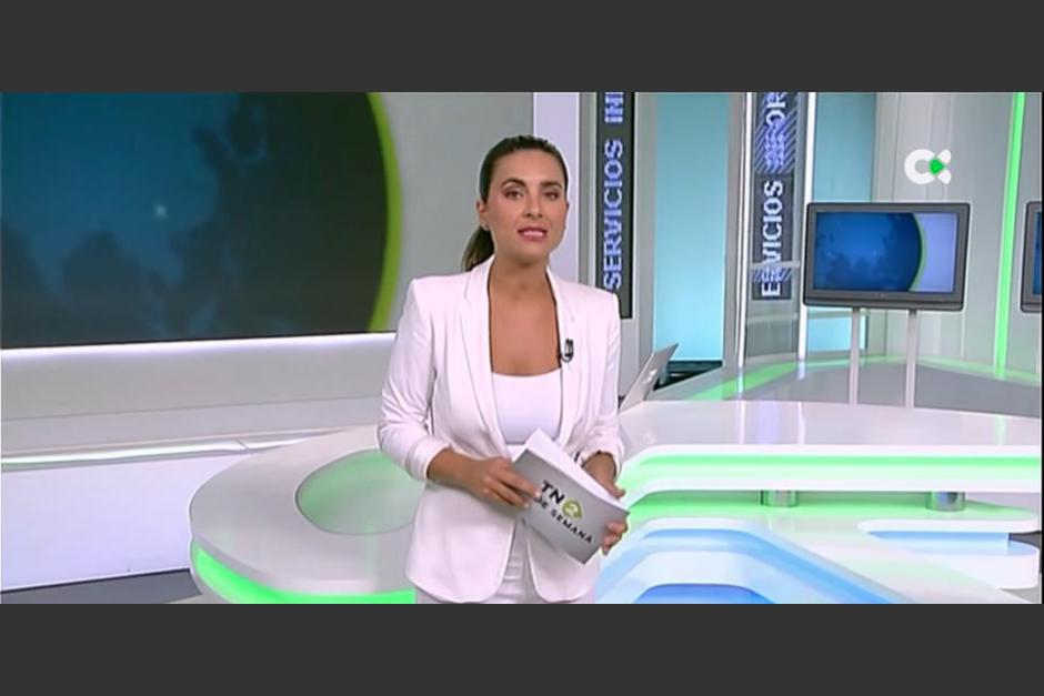 La presentadora dejó encendido por error el micrófono en plena transmisión en vivo. (Foto: RTVC)