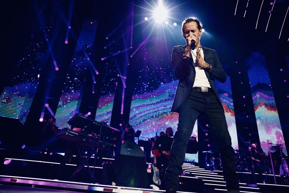 El cantante sorprendió al resto de asistentes que aplaudieron su noble acción. (Foto: Twitter/Marc Anthony)