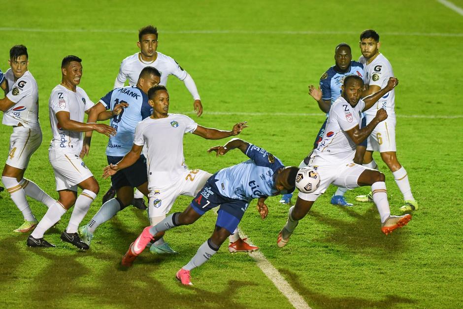 Comunicaciones logró una victoria apretada ante el cuadro salvadoreño. (Foto: Sergio Muñoz/Nuestro Diario)