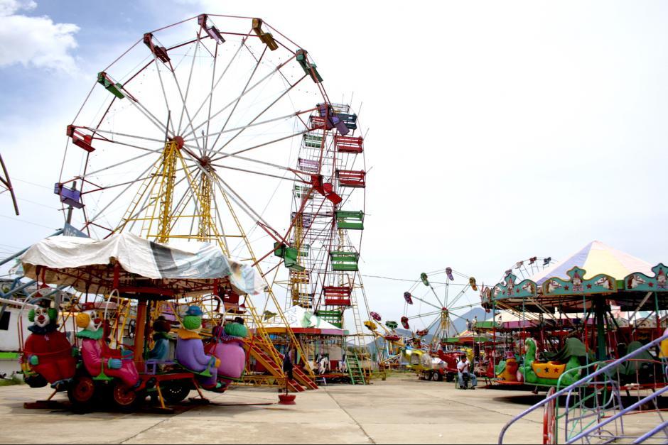 En una feria instalada en Tecpán ocurrió un accidente en una "Rueda de Chicago". (Foto: Fredy Hernández/Soy502)