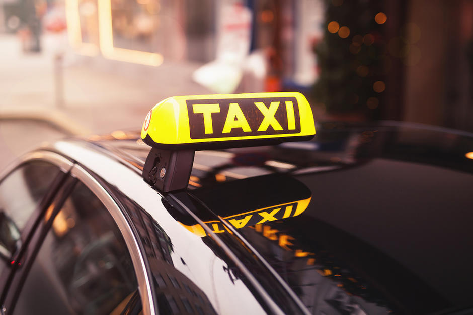 Un taxi rotativo atropelló a un comerciante que caminaba con sus productos en la zona 1 de la ciudad de Guatemala. (Foto: Shutterstock)