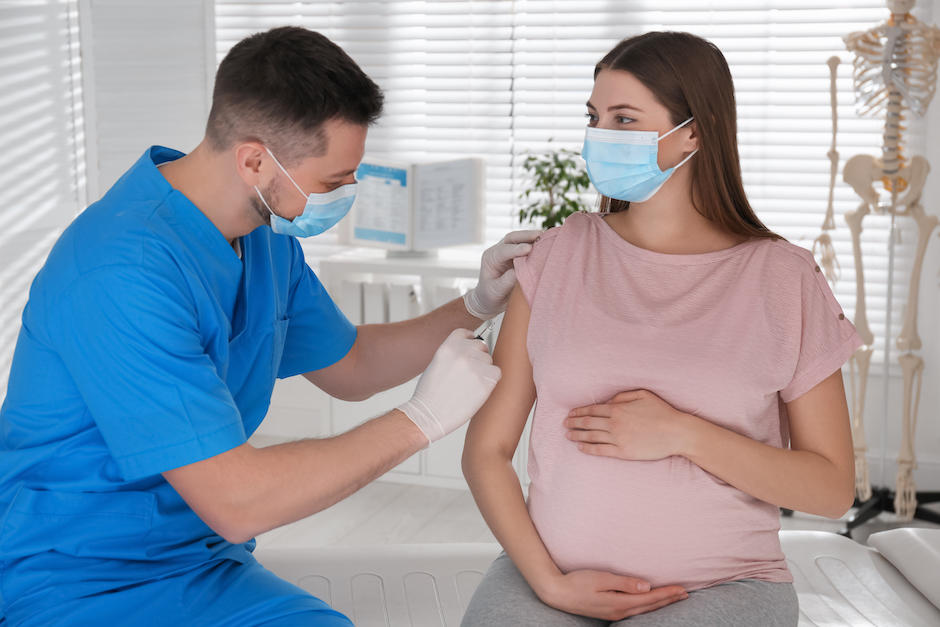 Los especialista acosnejan ciertas vacunas anticovid como las más apropiadas para las mujeres embarazadas. (Foto: Pixabay)