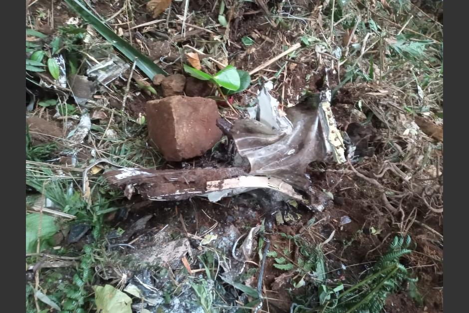 Unidades de las Fuerzas de Tierra del Ejército localizaron una aeronave siniestrada, paquetes con posibles ilícitos y restos humanos de la tripulación, en cercanías de Sierra de las Minas. (Foto: Ejército de Guatemala)