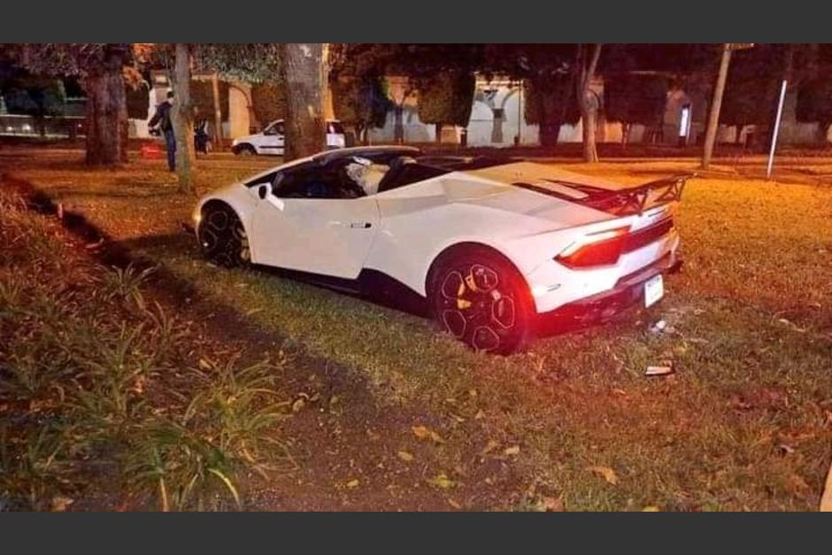 Un Lamborghini habría chocado en la Avenida Reforma durante la madrugada de este domingo 3 de abril. (Foto: redes sociales)