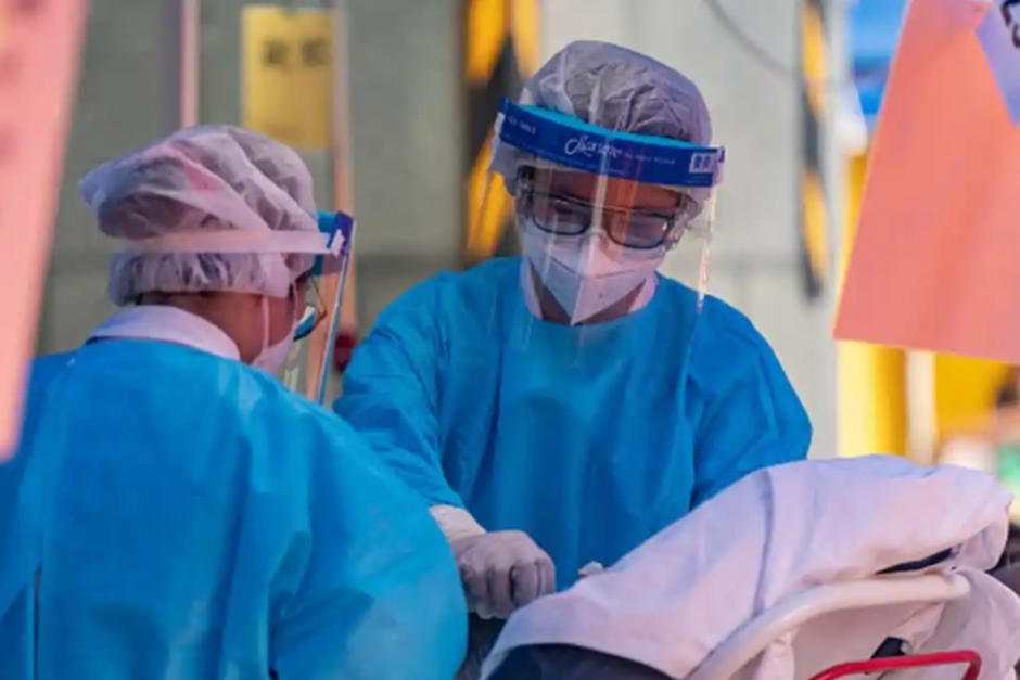 El médico causó controversia con su comentario. (Foto: AFP)
