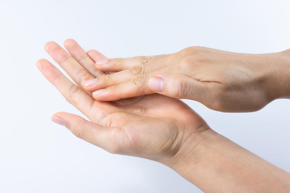 Los dedos de la mano podrían determinar si una persona sufrirá Covid-19 grave. (Foto ilustrativa: Shutterstock) 