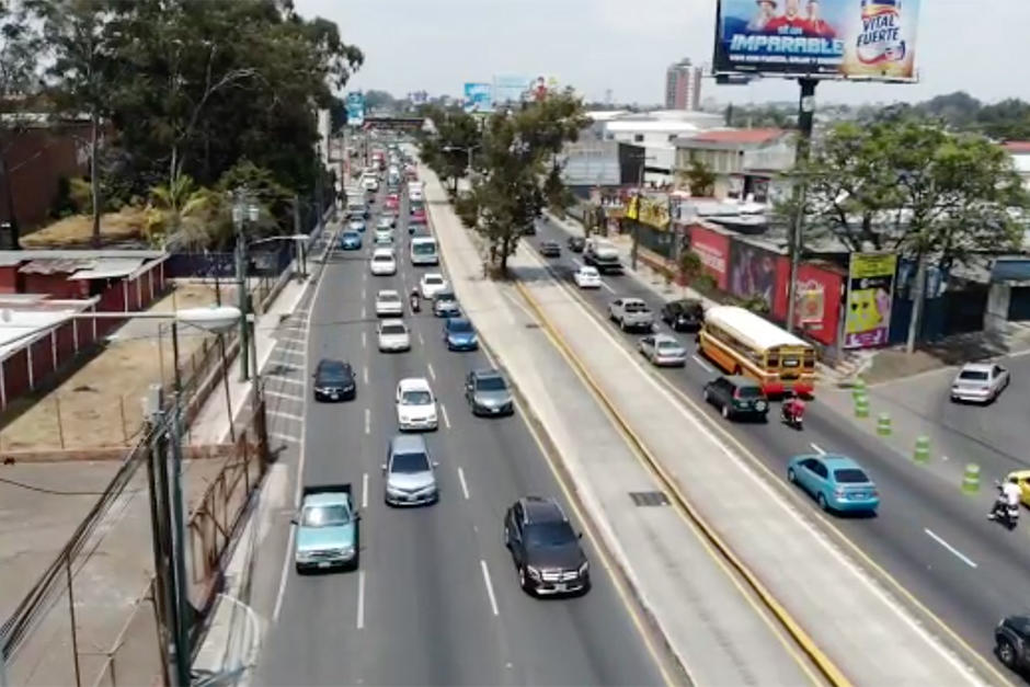 Cientos de conductores transitan por la ruta al Pacífico este miércoles Santo, muchos de ellos se dirigen a las costas del país. (Foto: Wilder López/Soy502)