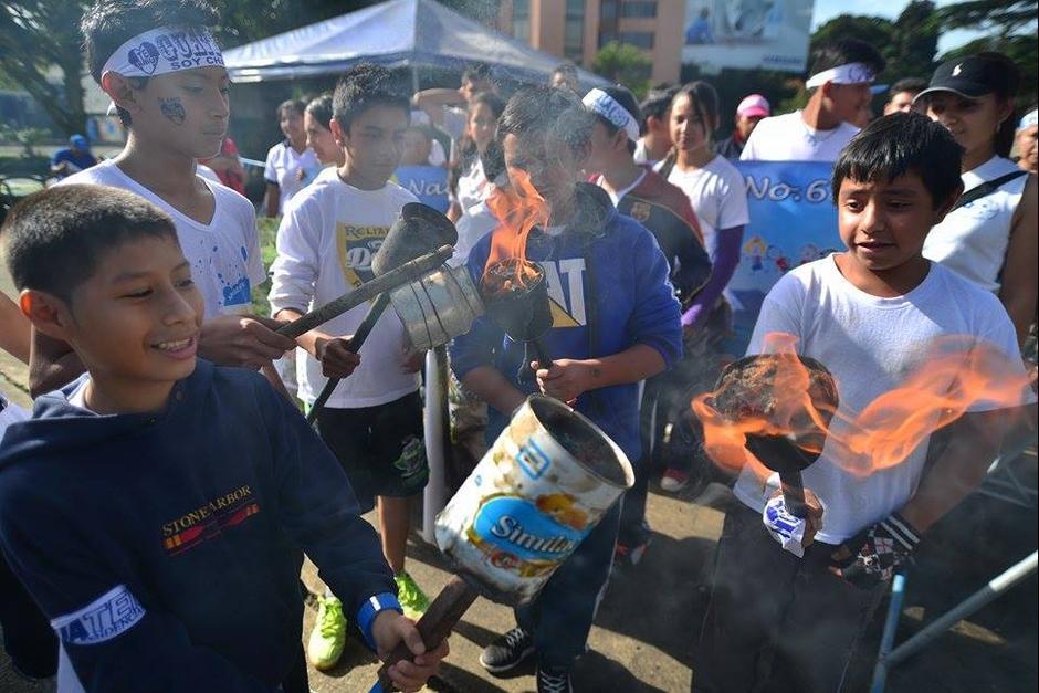 En años anteriores a la pandemia, unas 40 mil antorchas recorrieron las calles el 14 de septiembre. (Foto: Archivo/Soy502) 