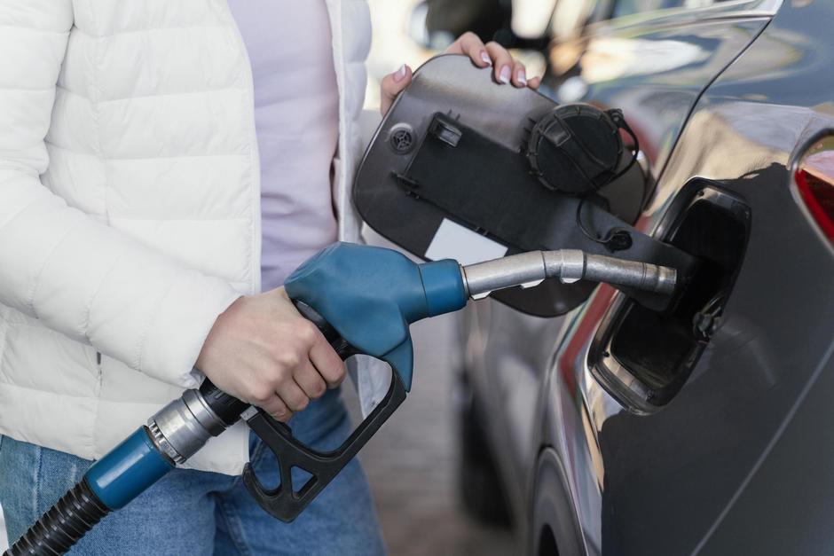 Los combustibles se mantienen estables con leves fluctuaciones en las últimas semanas. (Foto: Freepik)
