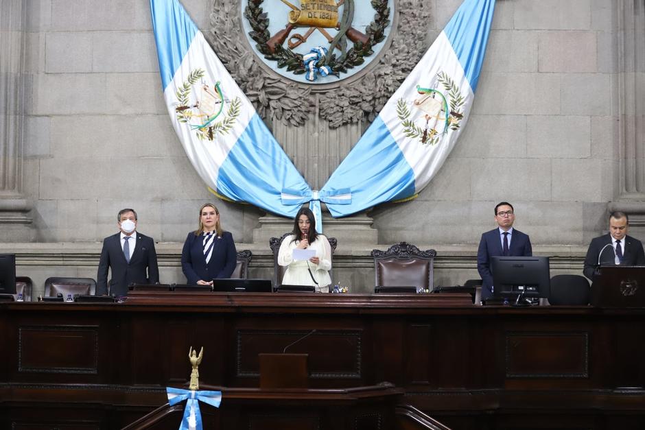 Los integrantes de la Junta Directiva del Congreso en una sesión plenaria. (Foto: Congreso) 