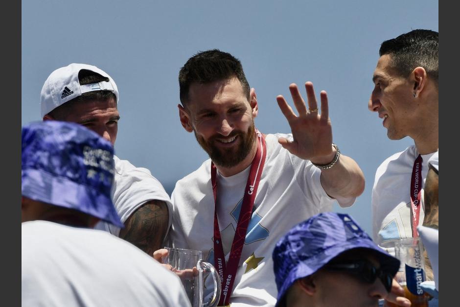 Lionel Messi con Argentina continúan celebrando el campeonato. (Foto: AFP) 