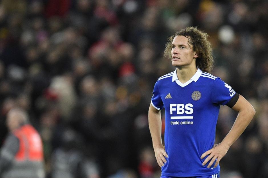 Wout Faes, defensa del Leicester, anotó dos inexplicables autogoles que le dieron el triunfo el Liverpool en la jornada de este 30 de diciembre. (Foto: AFP)