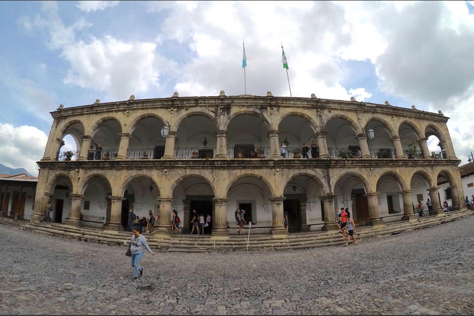 La comuna antigüeña publicó las modificaciones al reglamento de estacionamiento en el área colonial de la ciudad. (Foto: Fredy Hernández/Soy502)