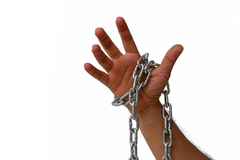 Tras ser despedido, un hombre se encadenó en el ingreso del Centro de Atención Permanente de Jutiapa tras ser despedido. (Foto ilustrativa: Shutterstock)