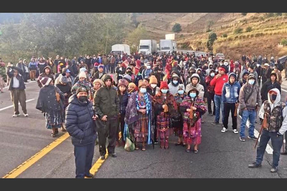 Vecinos de Totonicapán piden la liberación de tres supuestos guardabosques que fueron detenidos el viernes 7 de enero recién pasado. (Foto: Totovisión Totonicapán)
