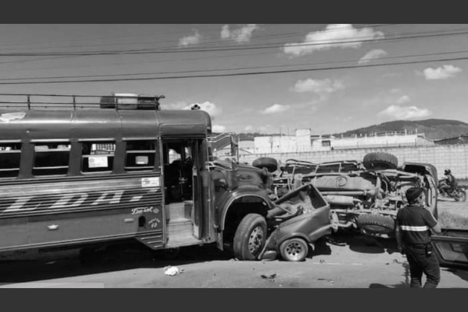 El pilotó perdió el control del bus de transportes Esmeralda e impactó contra otros dos vehículos. (Foto: Archivo/Soy502)