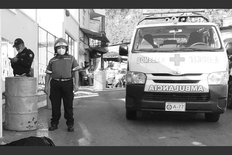 Una cámara de seguridad captó el momento en el que se registró un ataque armado en contra de dos personas en Villa Hermosa, San Miguel Petapa. (Foto: Bomberos Municipales)
