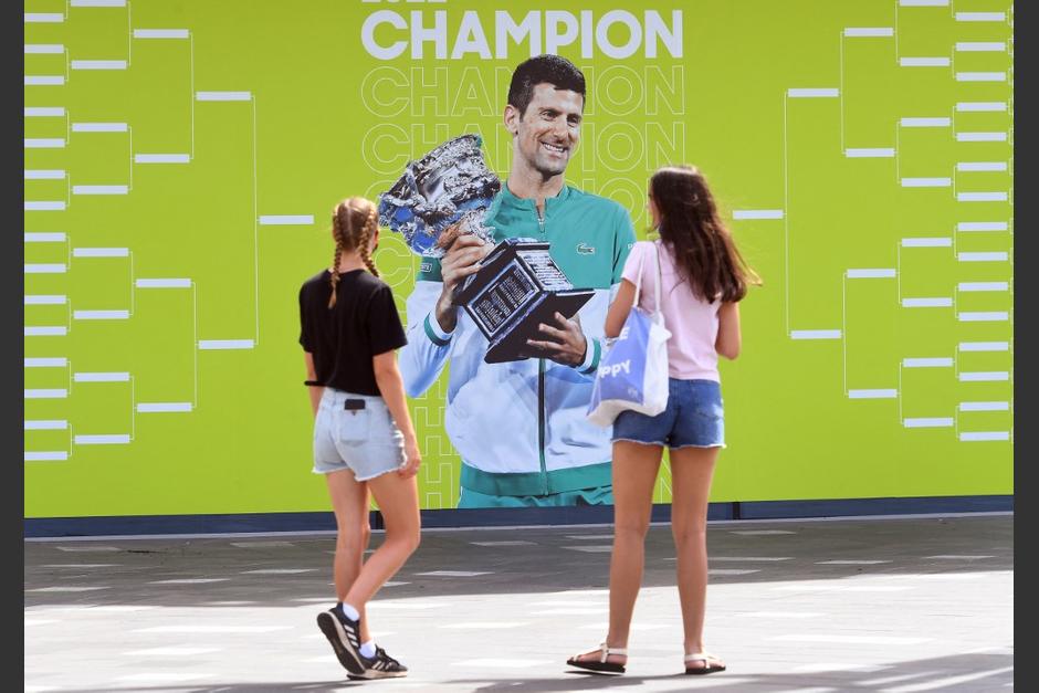 El tenista serbio llegó a su país deportado desde Australia debido a su postura antivacunas. (Foto: AFP)