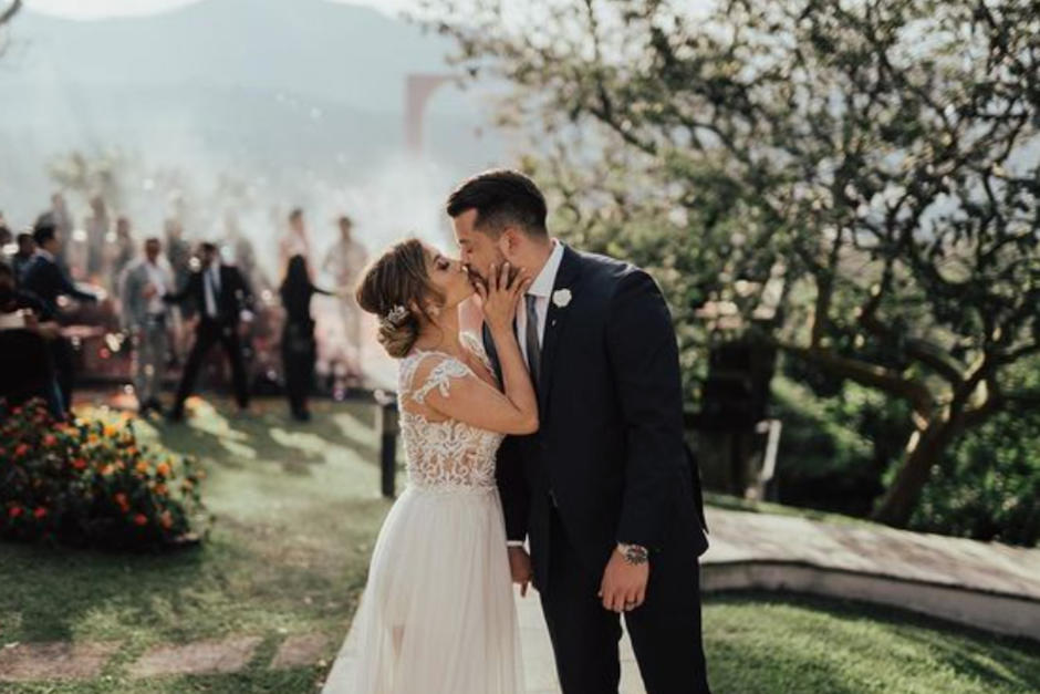 Gaby Asturias reveló a sus seguidores por qué caminó sola rumbo al altar. Foto: Auguro Weddings)