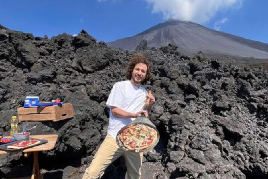 El youtuber recibió un regalo antes de partir. (Foto: Instagram)