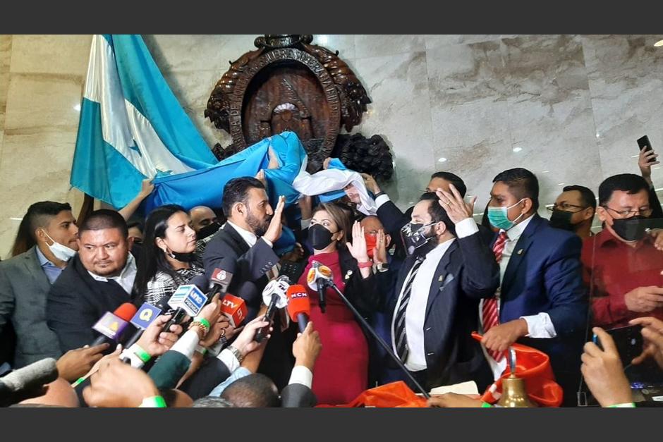 Los congresistas han protagonizado una indignante pelea y que se ha difundido en redes sociales. (Foto: HRN)