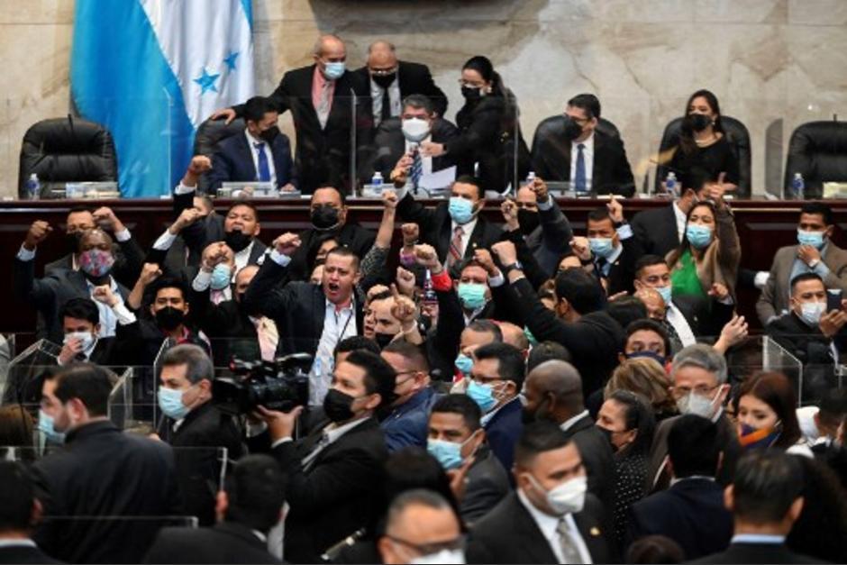 El partido de la presidenta electa Xiomara Castro expulsó a 18 diputados del Congreso. (Foto: AFP)