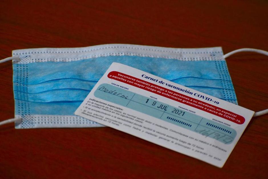 El carné y constancia de vacunación son dos documentos completamente diferentes, explicó el Ministerio de Salud. (Foto: Archivo/Soy502) 