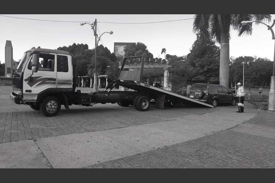 Identifican al conductor que murió tras un accidente de tránsito en Plaza Obelisco de la zona 10. (Foto: Amílcar Montejo)