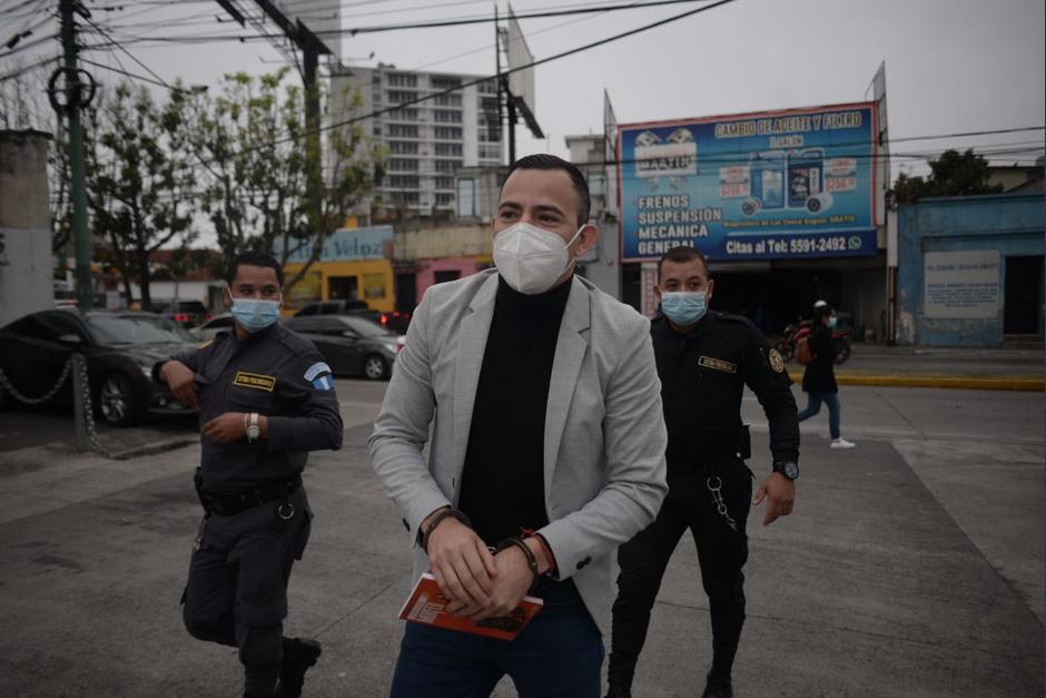 En un Tribunal de la zona 10 se lleva a cabo la diligencia. (Foto: Wilder López/Soy502) 