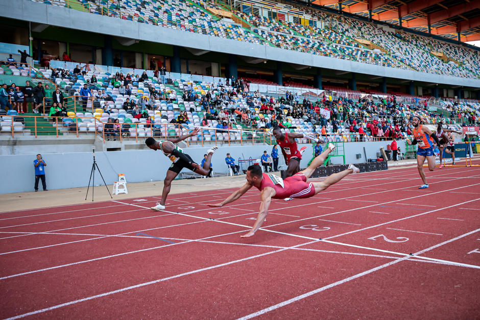 El atleta sorprendió con esta definición ajustada. (Foto: FPA)
