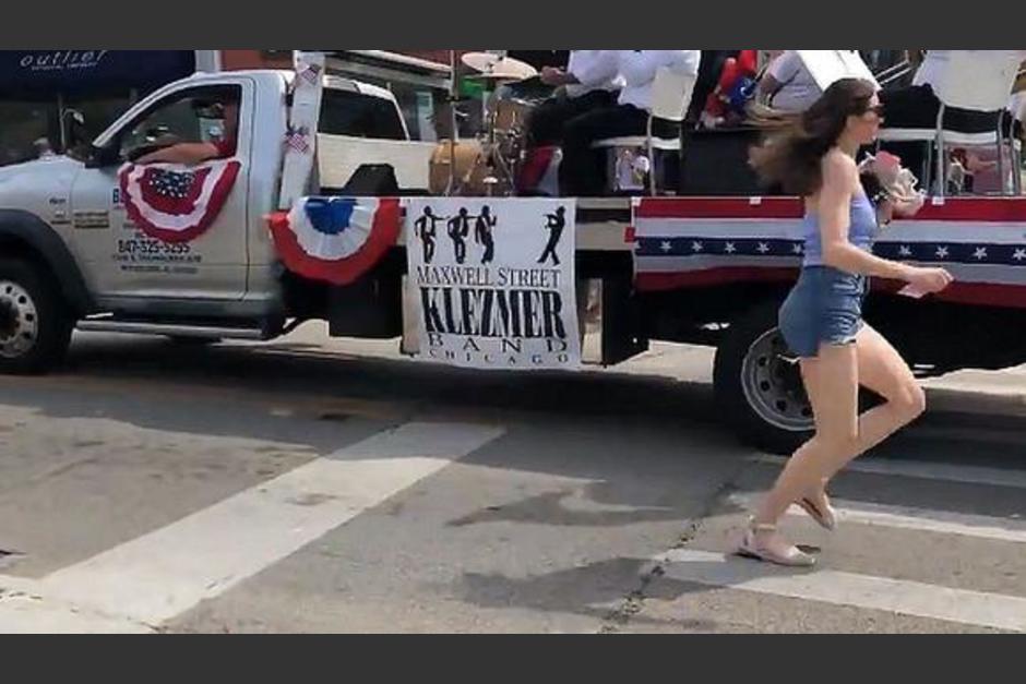 Las personas que presenciaban y disfrutaban del desfile de Independencia en Estados Unidos quedaron aterrorizadas. (Foto: Chicago Sun Times) 